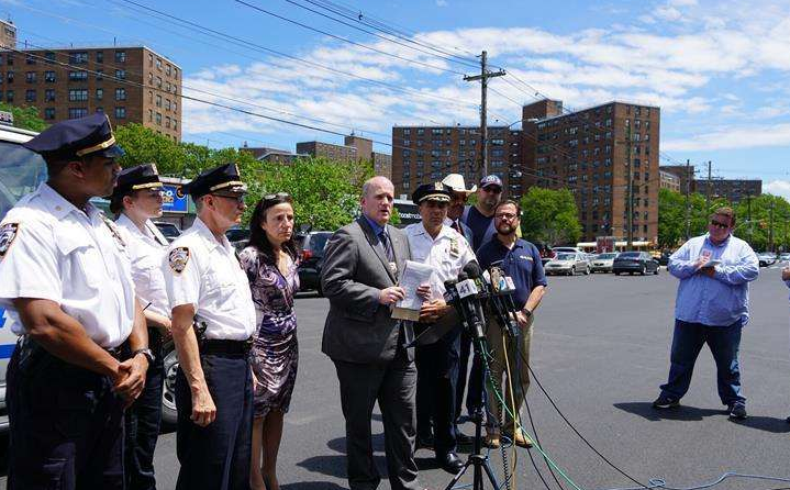 “观摩会上选良种 粮食种植收获丰” “观摩会上选良种 粮食种植收获丰”